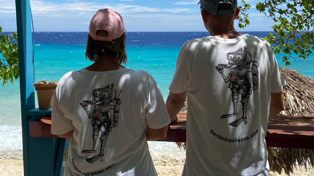 Maike und Stefan mit unseren Bonbini Curacao T-Shirts